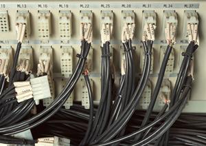 設置するお店に合わせたフラワーキーパーを製作する